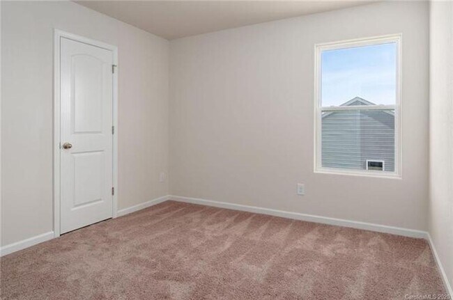 Building Photo - Beautiful 3 Bedroom with 2.5 Baths and 2-Car Garage.