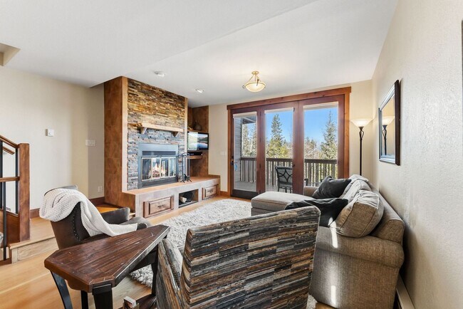 Building Photo - Breck 3-bedroom home with views! 12 month lease!