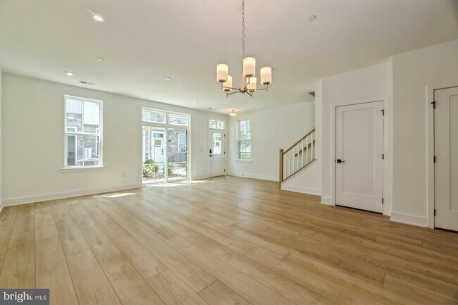 Building Photo - 2107 Donatello Dr