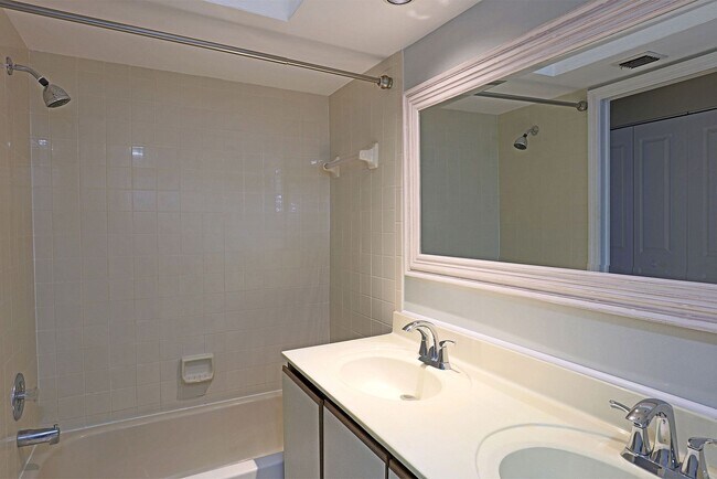 Building Photo - AVAILABLE NOW