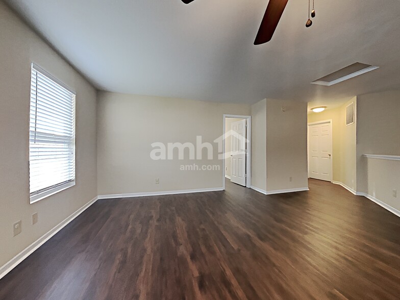 Building Photo - 3118 Hurst St