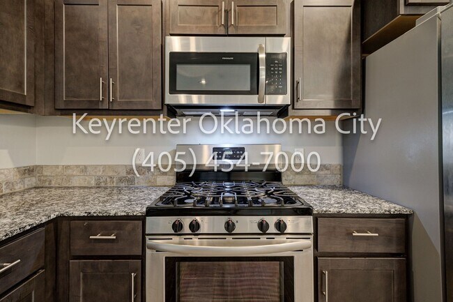 Building Photo - Modern Single Family Home in El Reno, OK!