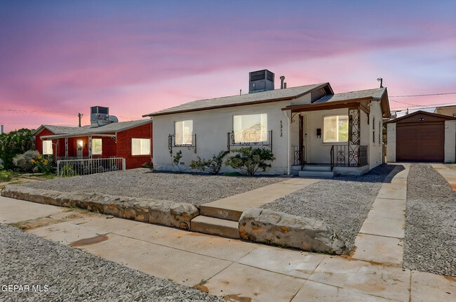 Building Photo - 1313 Ange St