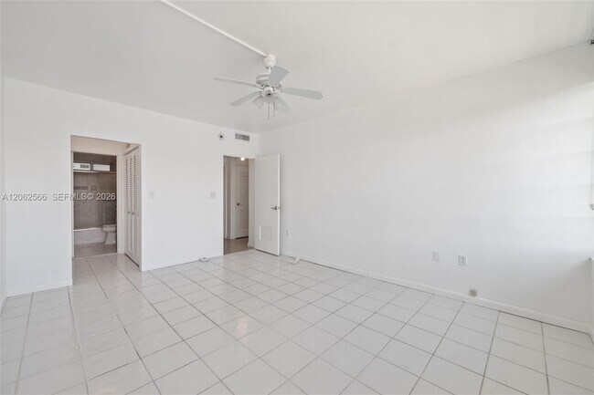Building Photo - 9101 E Bay Harbor Dr
