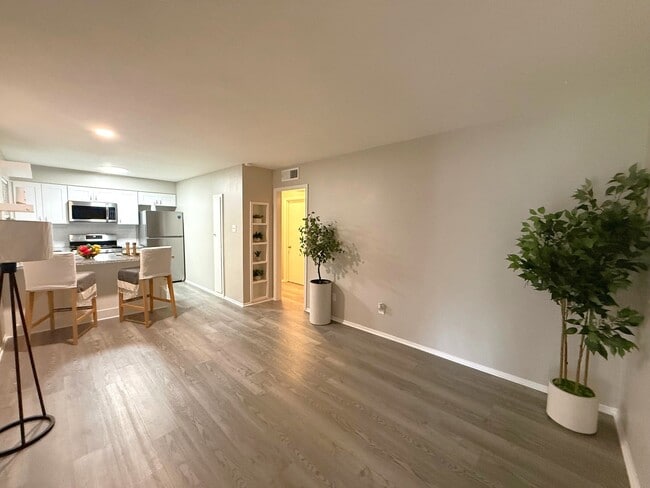 Building Photo - 9733 Neuens Rd