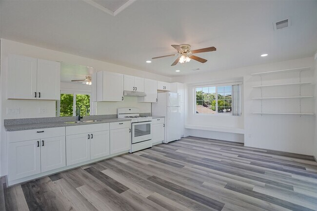 Building Photo - 3 bed 1 bath home in Prescott with utilities included