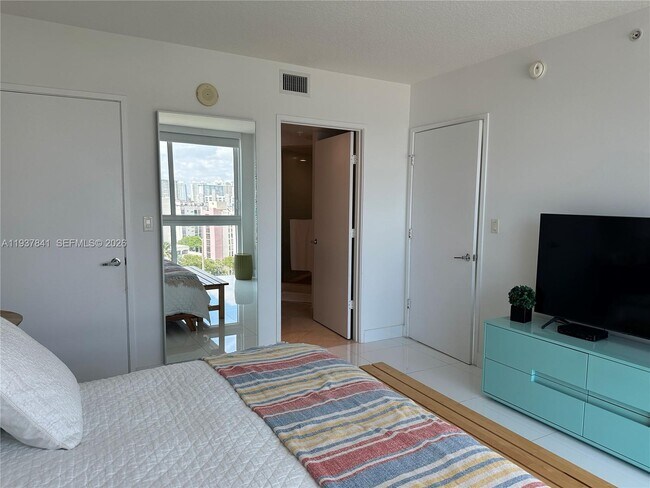 Building Photo - 150 Sunny Isles Blvd