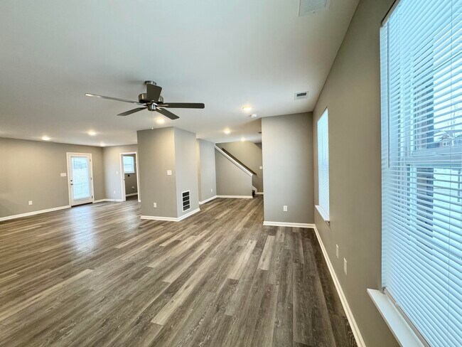 Building Photo - 127 Landry Ln