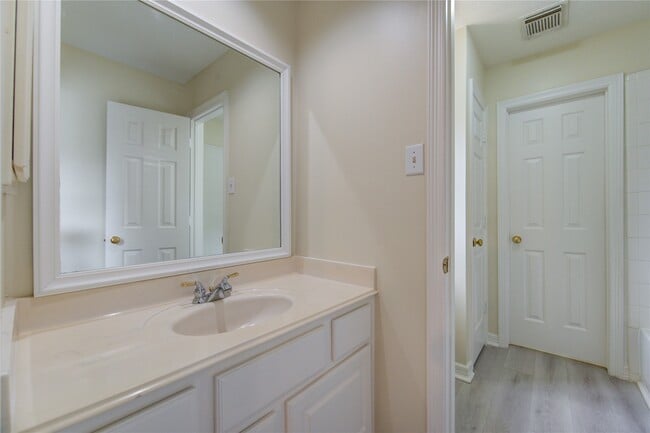 Building Photo - 1807 Garden Terrace Dr