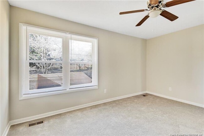 Building Photo - 5940 Laguna Dr