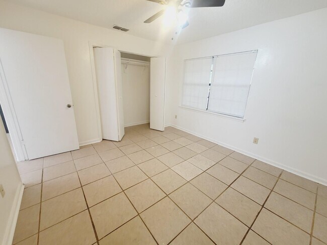 Building Photo - 5800 Japonica Ct