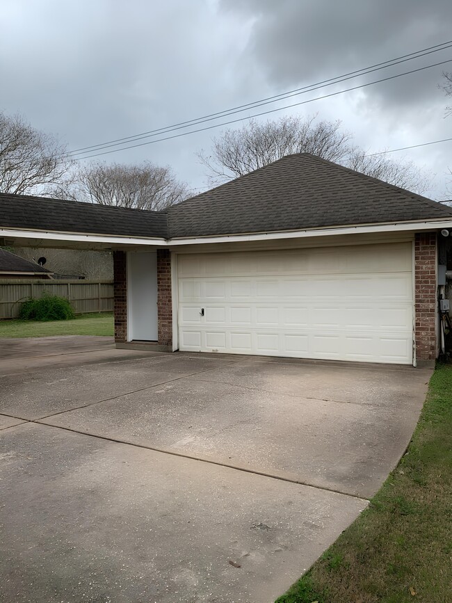 Building Photo - 1723 Rustic Oak Ln