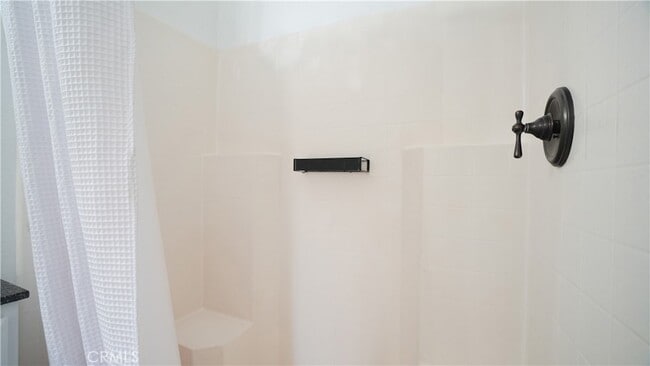 Building Photo - 405 Ribbon Beach Way