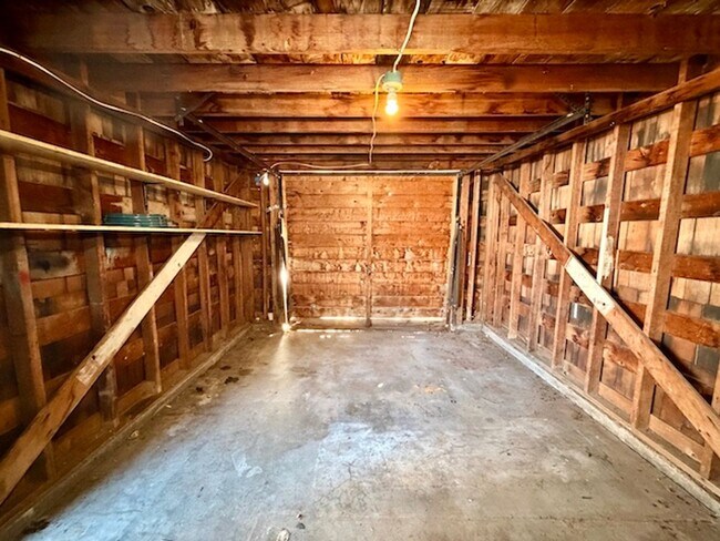 Building Photo - Ideal For Student Housing