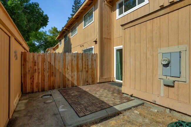 Building Photo - 5997 Bamford Dr