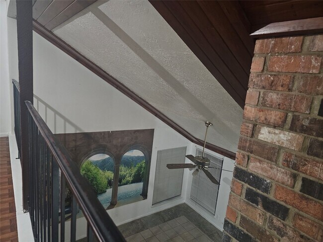 Building Photo - 4011 Alshire Dr