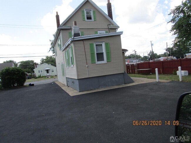 Building Photo - 17 Player Ave