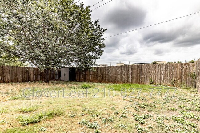 Building Photo - 105 Corral Fence