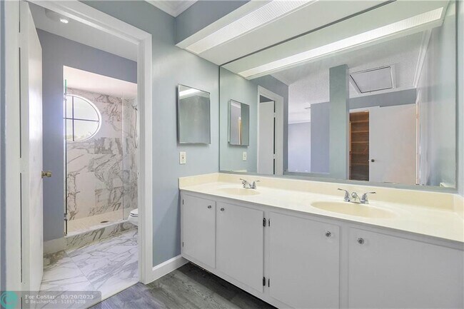 Building Photo - 1920 NW 34th Ave