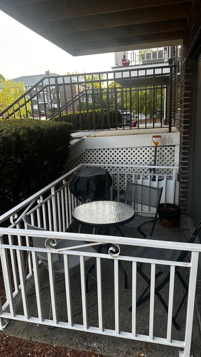 Building Photo - 272 E Haverhill St