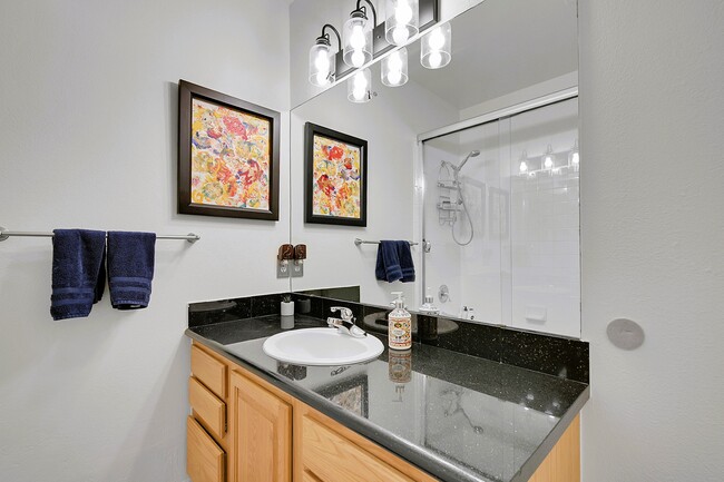 Building Photo - 28384 Kinnikinick Rd