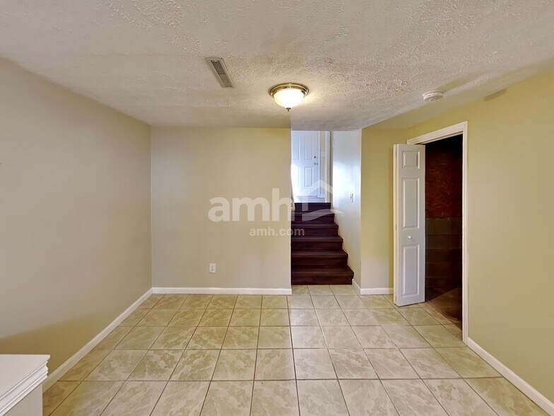 Building Photo - 456 Kathryn Dr