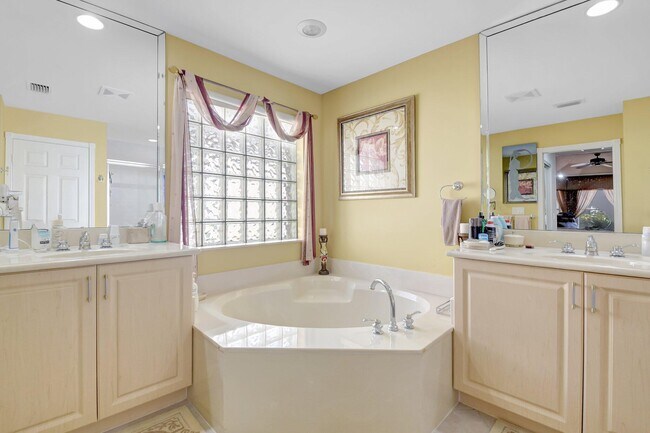 Building Photo - 9798 Casa Mar Dr