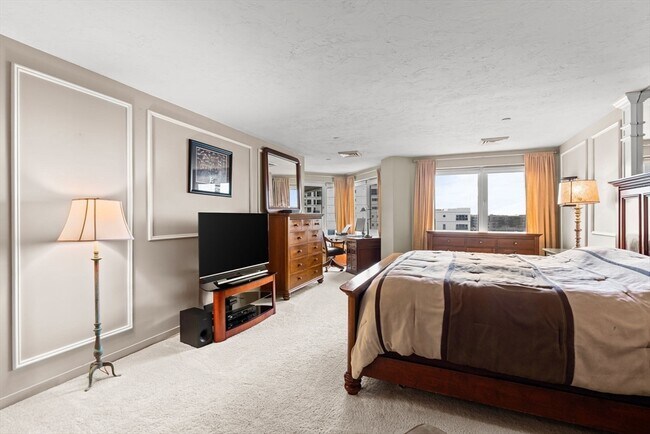 Building Photo - 1001 Marina Dr