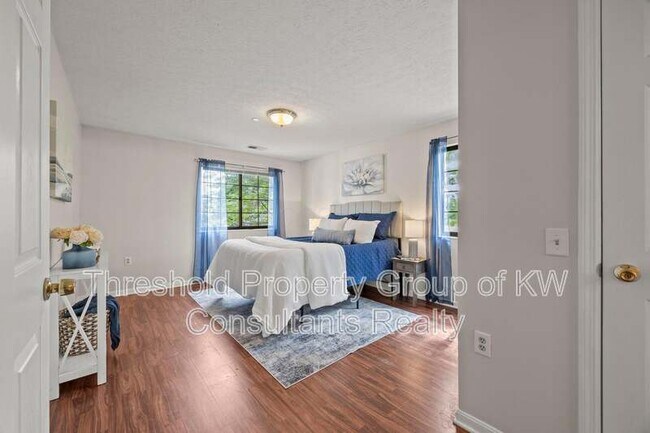 Building Photo - 6823 Meadow Creek Dr
