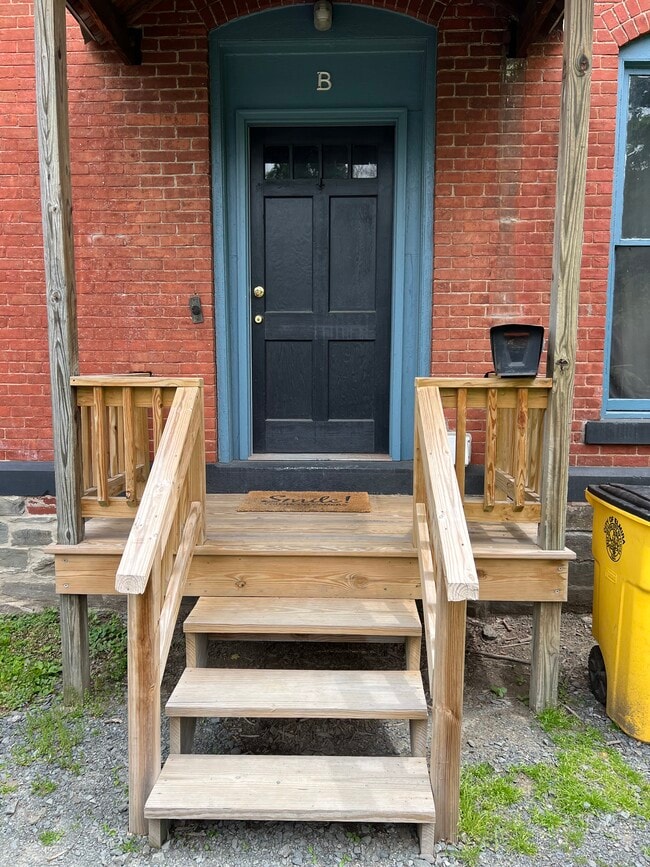 Building Photo - 118 E Chemung Pl