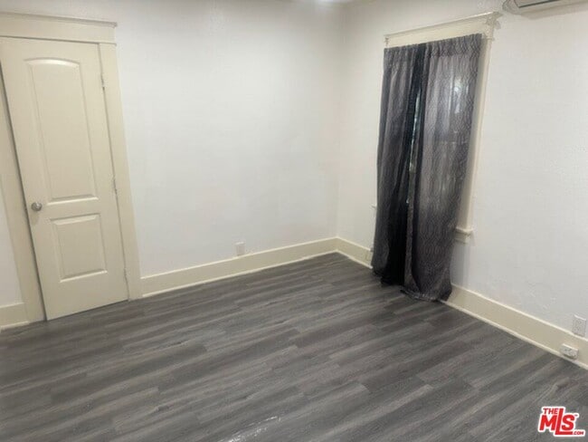 Building Photo - 5850 Arlington Ave