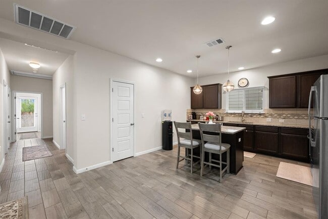 Building Photo - 6109 Arbor Crest Ln