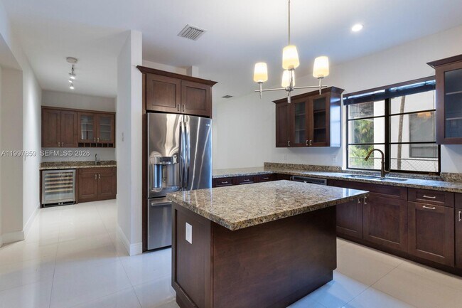 Building Photo - 324 SW 30th Rd