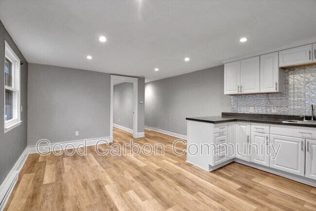 Building Photo - 328 Elmwood Ave