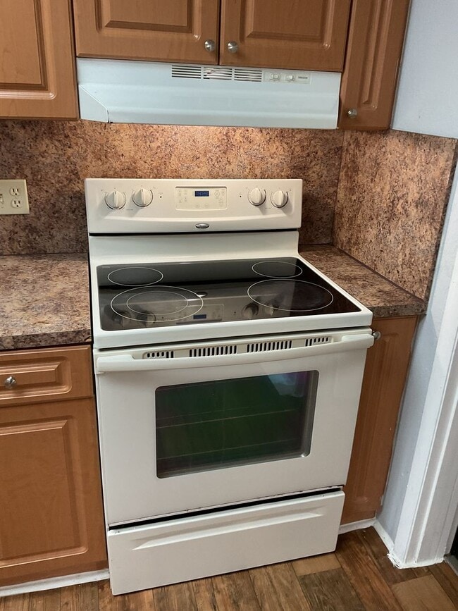 Building Photo - SPACIOUS ONE BEDROOM EASY APPROVAL