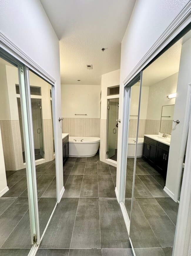 Building Photo - Stunning and Unique Luxury Town Home for Rent in the heart of sought after SODO!