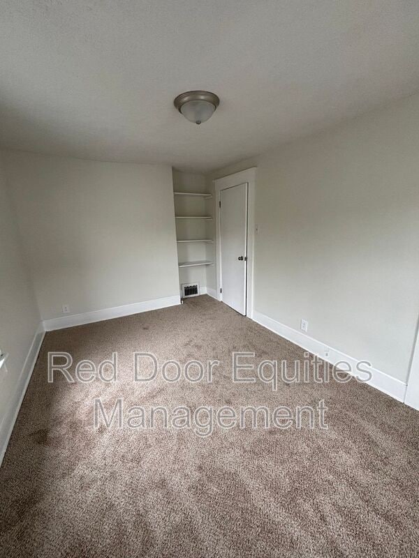 Building Photo - 1207 N Columbus St