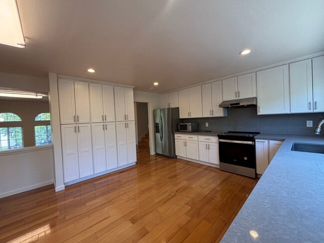 Building Photo - Beautiful 4 bedroom, 3 bathroom two-story home for rent in the highly desirable Mission San Jose ...