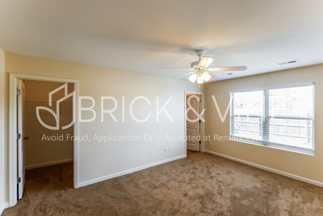 Building Photo - 9336 Hoffman Pl