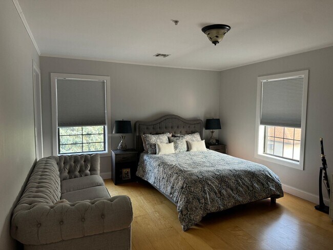 Building Photo - 125 70th St