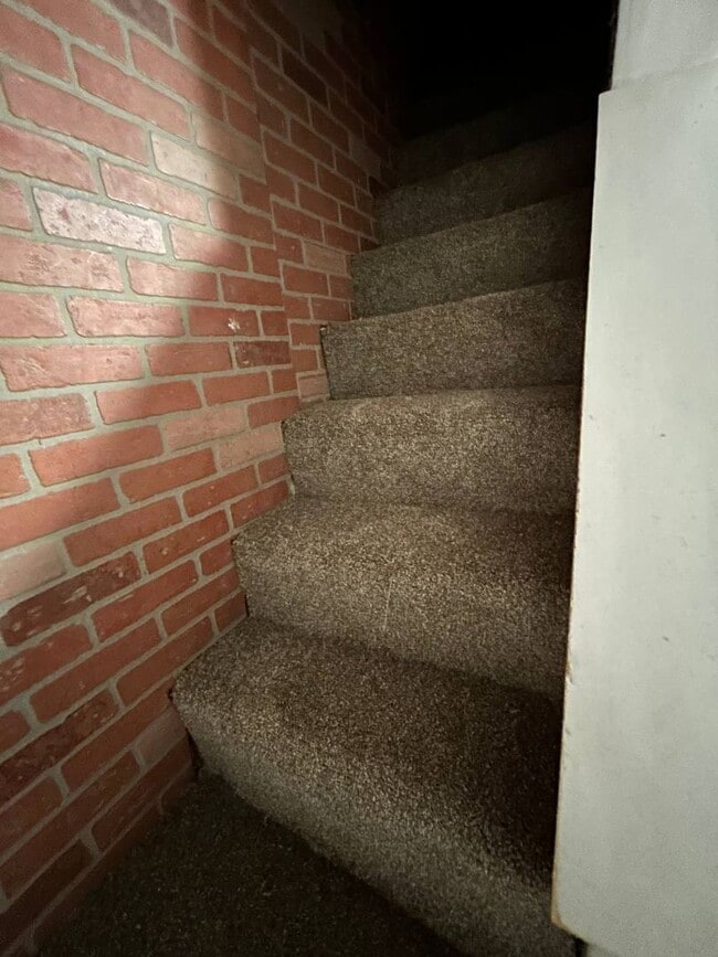 Building Photo - 3-Bedroom Single Family Home | Spacious La...