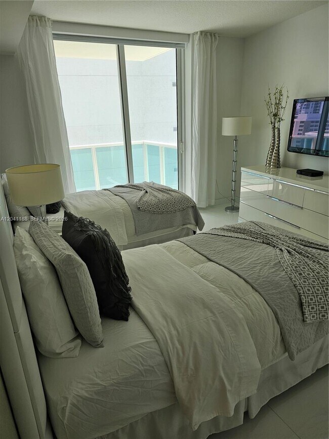 Building Photo - 150 Sunny Isles Blvd
