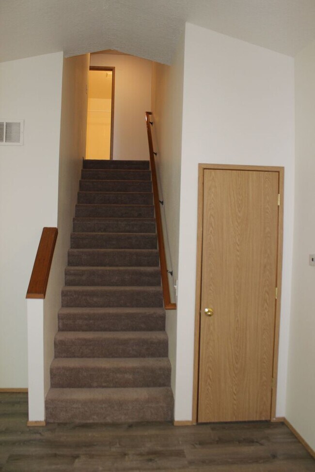 Building Photo - Four bedroom, two bath family home on quie...
