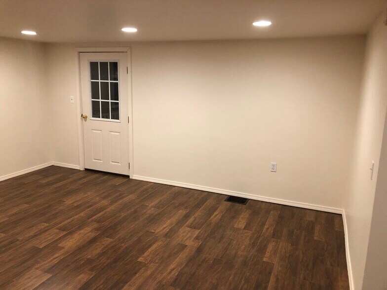 Building Photo - 307 Gilmore Ave