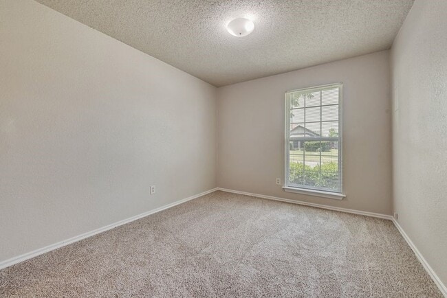 Building Photo - 2618 Trumpet Dr