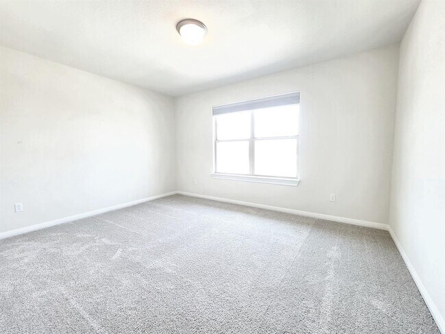 Building Photo - 15811 Windroot St
