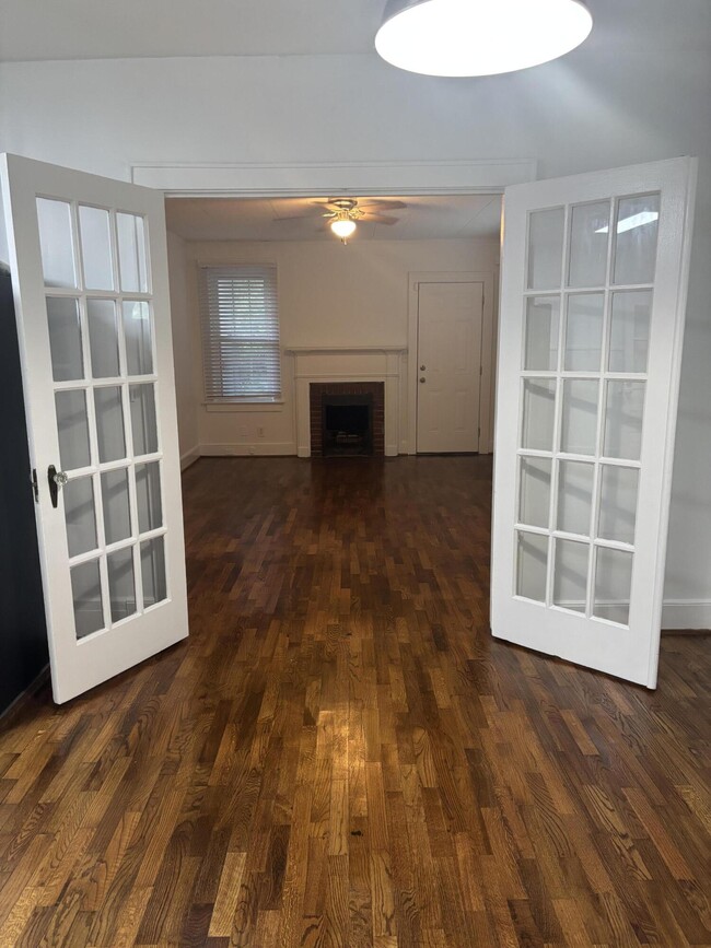 Building Photo - 401 N Magnolia St