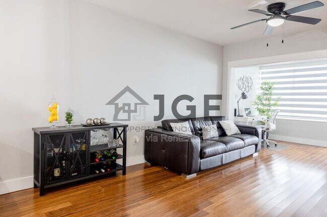 Building Photo - 270 NE 191st St