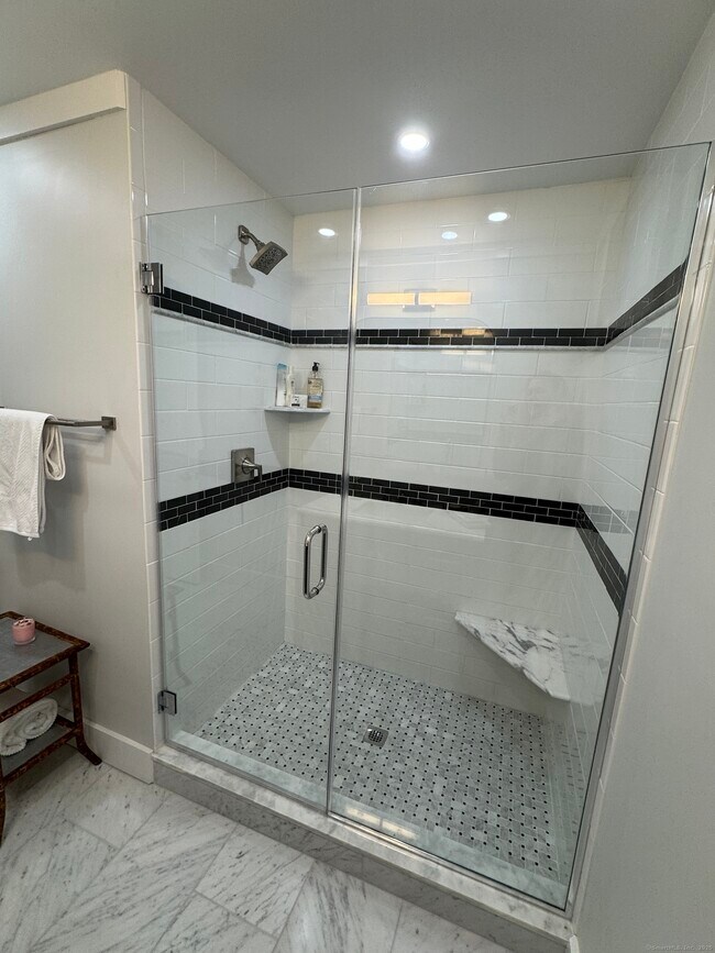 Building Photo - 1 Island Dr