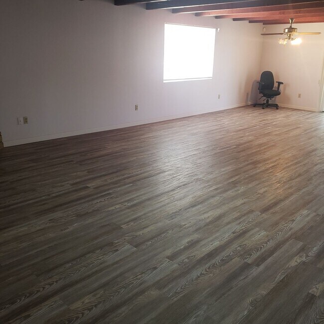 Building Photo - 3847 Vine Ave
